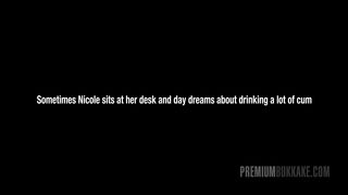 Николь выпивает пол-литра спермы на студии Premium Bukkake