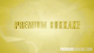 Спермоедки глотают много кончи в подборке от Premium Bukkake