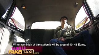 Таксистка Натали Чери впервые ебется с хуястым негром на заднем сиденье машины