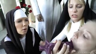 Дедовщина в монастыре - настоятельницы анально ебут новенькую монашку