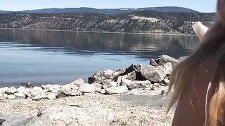 Влогер дает на клык подруге в походе в канадских горах