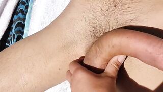 Загорелая россиянка глотает кривой болт и прыгает верхом на диком пляже