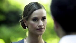 Сексвайф анально ебется с хахалем на улице, прервав ужин с куколдом