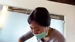 Клиент со стояком случайно кончает от эпиляции азиатки в салоне красоты