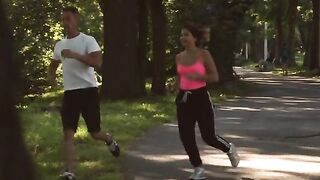 Жопастая россиянка Николь Брикс дает в сраку после пробежки