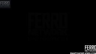 Фетишист дрючит в рот и письку россиянку с колготами на голове