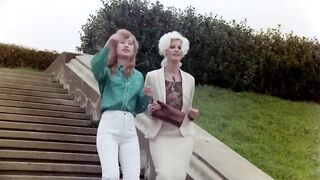Психоаналитик лечит фригидность блондинки гипнозом в ретро фильме