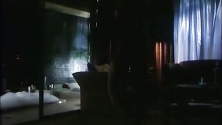 Голые Шэннон Уирри и Лиза Мари Скотт в роли проституток в джакузи с клиентом