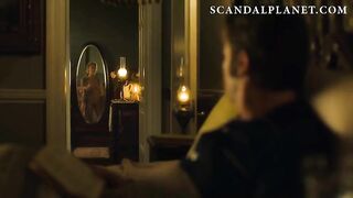 Джоэнна Вандерхам дразнит голыми сиськами и киской мужчину в сериале