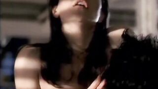 Актер облизывает голые сиськи Анны Силк во время секса верхом