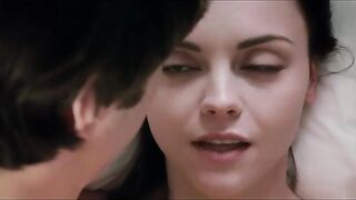 Холодный секс Кристины Риччи с женихом после ссоры в фильме