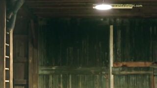 Лесбийский секс Лолы Кёрк и Бриды Вул на сеновале в «Самоволке»