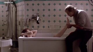 Голые актрисы кино принимают ванну и занимаются сексом в подборке