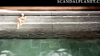 Голая Мадалина Генея в бассейне и жаркий секс раком