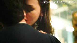 Секс с кляпом Виктории Педретти и ее публичные шалости в сериале «Ты»