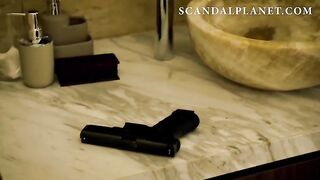 Кайли Хатчинсон раздевается и занимается сексом в сериале «Ответный удар»