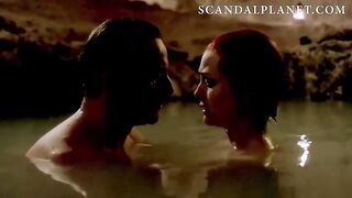 Голая Элисон Судол купается в пещере и трахается с бородачом в сериале