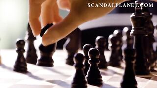 Алин Джонс в роли голой шахматистки и любительницы страстного секса
