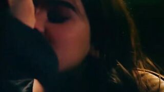 Эротика с Хейли Стайнфелд в клипе и первый секс в машине в фильме