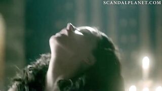 Карен Хассан в роли Терезы в «Викингах» трахается и подвергается порке