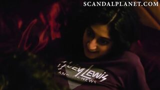 Лесбийский трах Шакиры Барреры и Суниты Мани в сериале «Блеск»