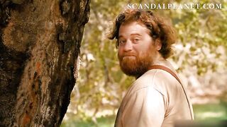 Кайден Кросс и Софи Ди целуются и трутся сиськами в комедийной пародии