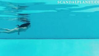 Актриса Елена Анайя купается в бассейне голышом в сериале «Джетт»