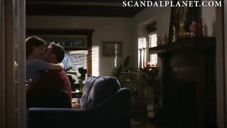 Постельная сцена с раздеванием Джейн Леви в сериале «Что Если»