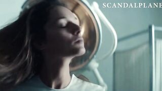Начинающая актриса Сара Кардиналетти снимает халат медсестры в кино