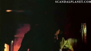 Голая Джони Флинн в откровенной сцене из фильма «Фелисити»