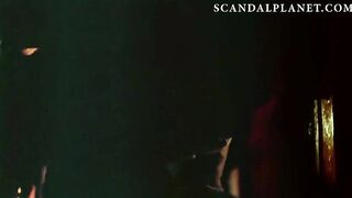 Голая Джони Флинн в откровенной сцене из фильма «Фелисити»