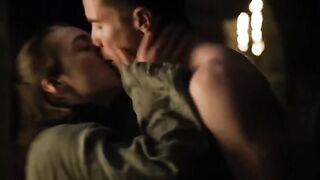 Голая Арья Старк занимается сексом с Джендри в «Игре престолов»