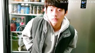 Азиатка дает полапать сиськи в магазине в корейском фильме «Мёбиус»