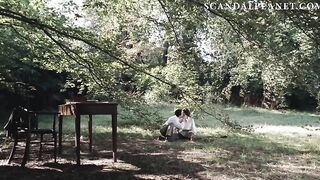 Секс на траве голой Линды Кариди в роли Антонии Поцци