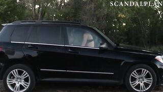 Скотти Томпсон трахается в машине до оргазма в «Сломленном призраке»