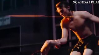 Секс втроем в душе Софи Порро с двумя парнями в фильме