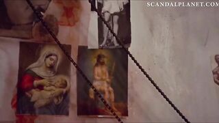 Лесбийский секс с Пупи Бокар с голыми сиськами в старом фильме