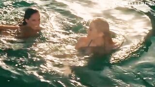 Райли Стил и Келли Брук купаются голыми в море в «Пираньи 3Д»