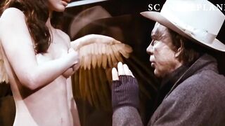 Голая Меган Фокс в роли ангела с крыльями