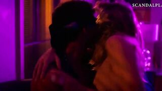Натали Дормер красиво трахает парня сверху в фильме «Невидимка»