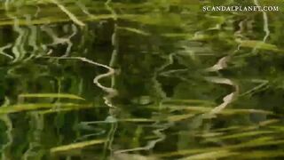 Нежная лесбийская сцена с кунилингусом на озере из фильма «Картина красоты»