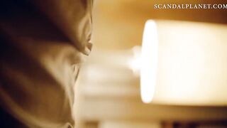 Elisabeth Moss объезжает верхом скорострела и дает сзади в фильме «Квадрат»