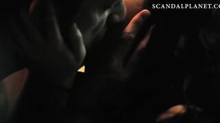 Красивый секс голой Марты Игареды в «Видоизмененном углероде»