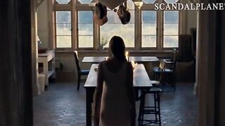 Сиськи и соски Дженнифер Лоуренс просвещаются под прозрачным платьем