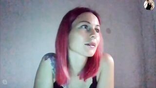 Онлайн пикап с разводом на эротическое соло россиянки с красными волосами