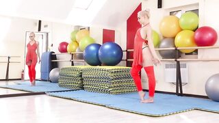 Эротическая тренировка мастера-спорта по художественной гимнастике без трусиков