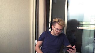 Русская губошлепка учится глубоко сосать на члене сводного брата