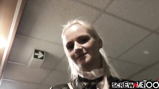 Блондинка отвафлила хуй фотографа перед еблей раком за шаровую фотосессию