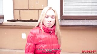 Порно продюсер дрючит скромную россиянку с улицы на пробах