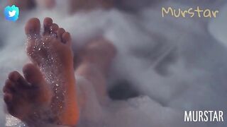 Милфа Toma Mur намыливает сиськи в пенной ванне
